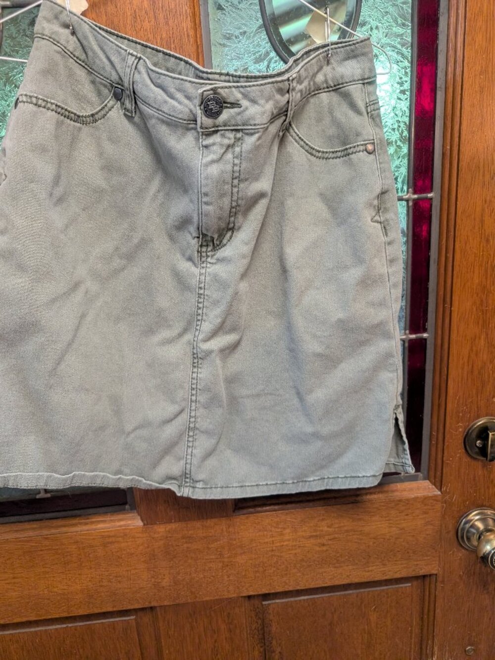 Womens Gray denim skirt, size 6